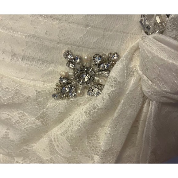 Jacquelin Exclusive Ivory Lace Gown with Silver/Crystal detail - Picture 6 of 14